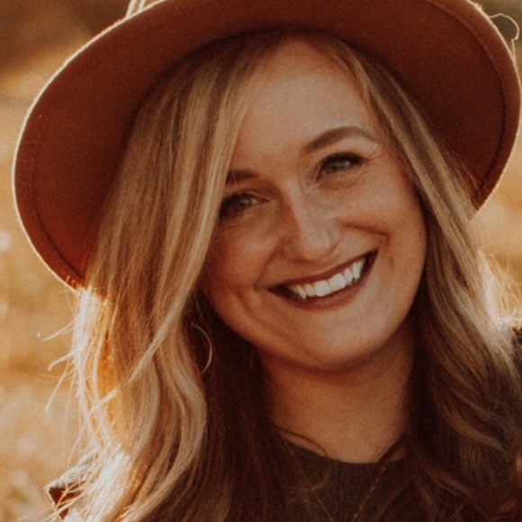 Meet your Posher, Megan - Picture 2 of 2